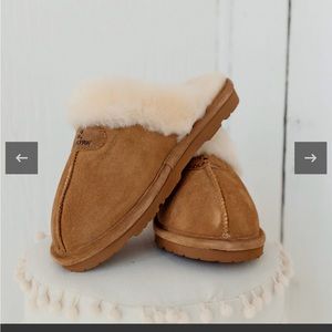NWT Bearpaw Loki slippers - size 8